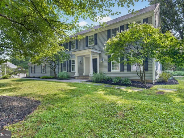 3 Blue Spruce Dr, Pennington, NJ 08534