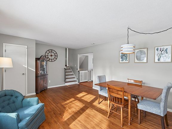 4th image of 10441 Crocus St NW