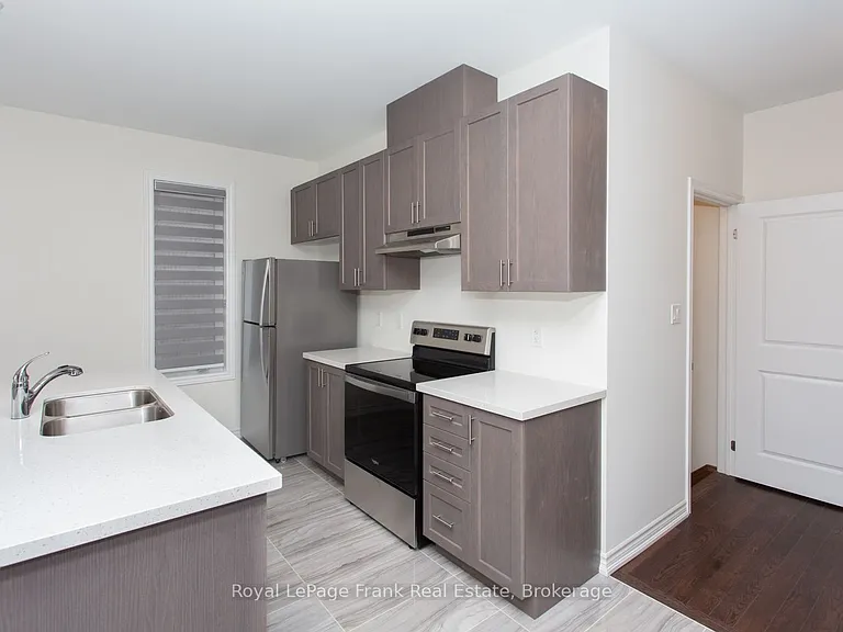 5 Hennessey Cres — Photo 17