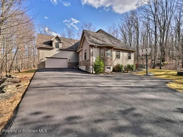 1238 Acacia Dr, Hawley, PA 18428