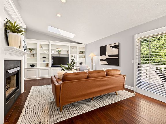5th image of 12 Erie Cres