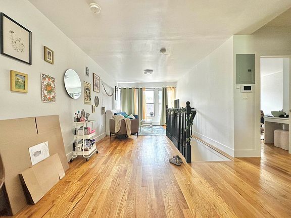 2nd image of 515 Evergreen Ave #1
