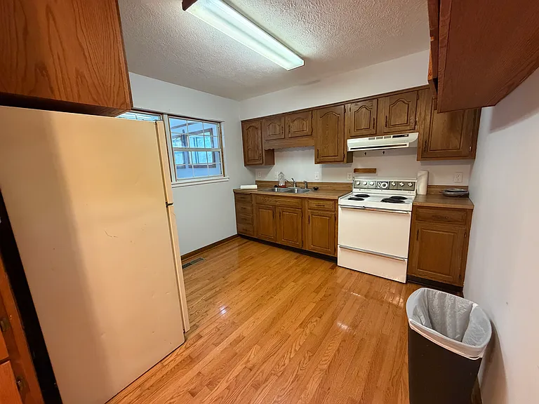 853 Vassar Dr — Photo 5