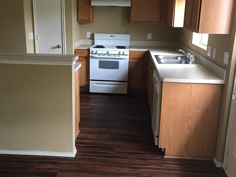 817 Greene Way — Photo 2