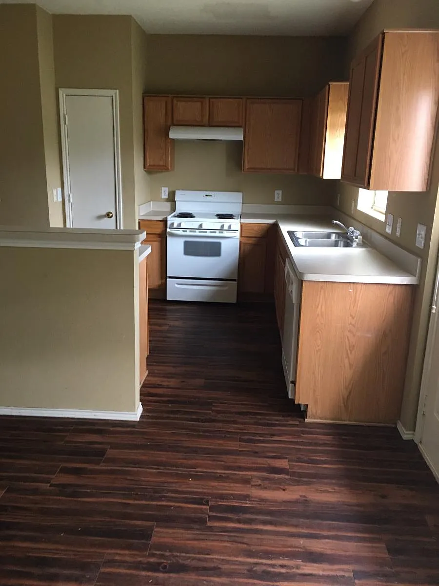 Building Photo - 817 Greene Way