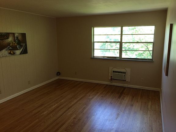 5th image of 2437 Old Knoxville Pike