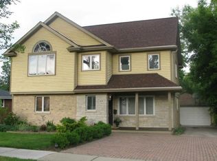 1119 N Arlington Heights Rd, Arlington Heights, IL 60004