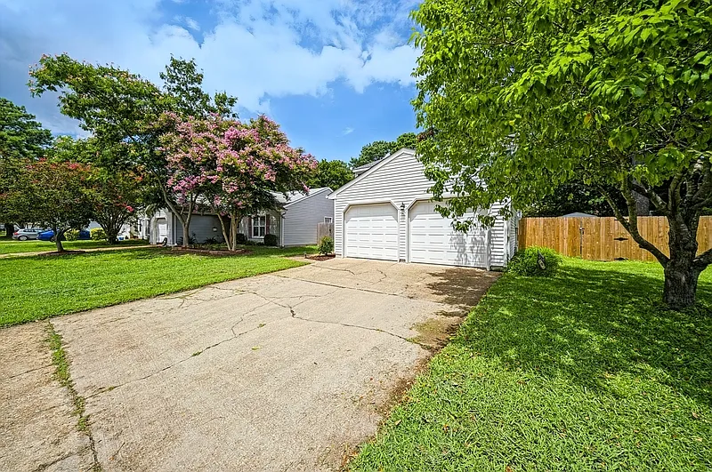 3 bed, 2.5 bath, 1440 sqft, $2,400 — Photo 4