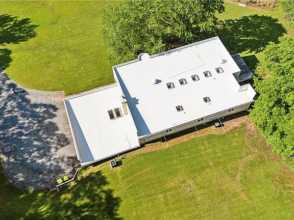 3rd image of 110 Bridger Point Rd