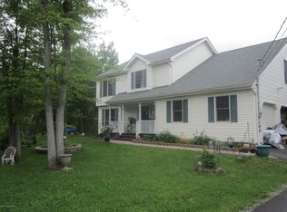 107 Red Oak Ct, Long Pond, PA 18334