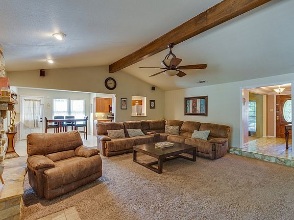 5th image of 903 Venice Cir