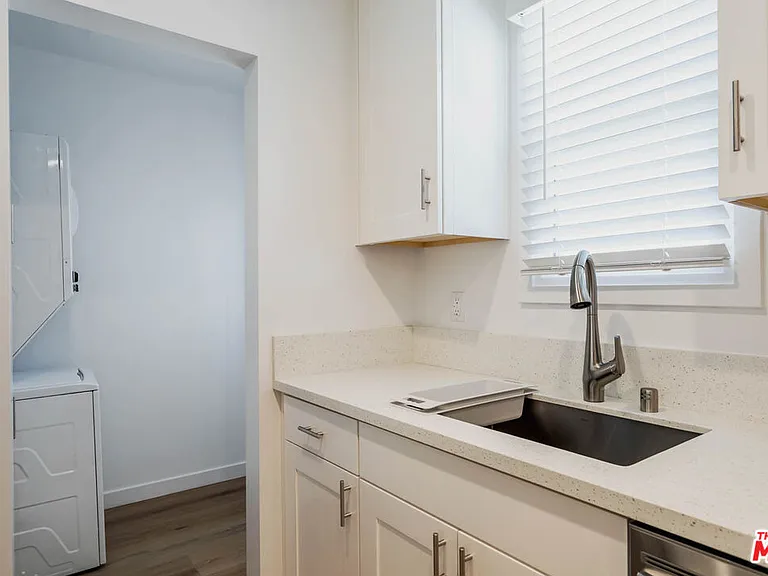 815 W Glenoaks Blvd #A — Photo 13