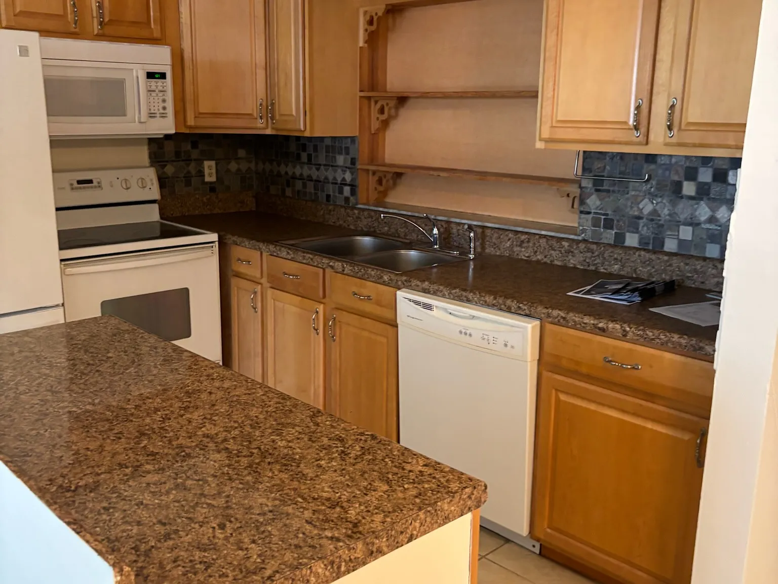 3 bed, 1400 sqft, $1,995 — Photo 2