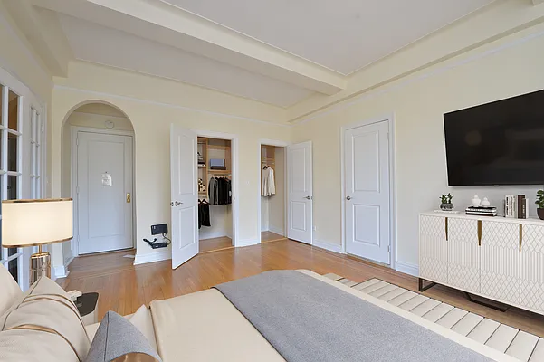 Rented by Manhattan Realty Group | media 8