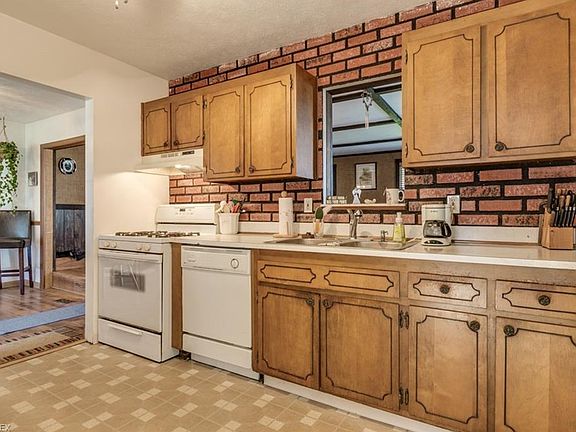 4th image of 542 Southington Blvd