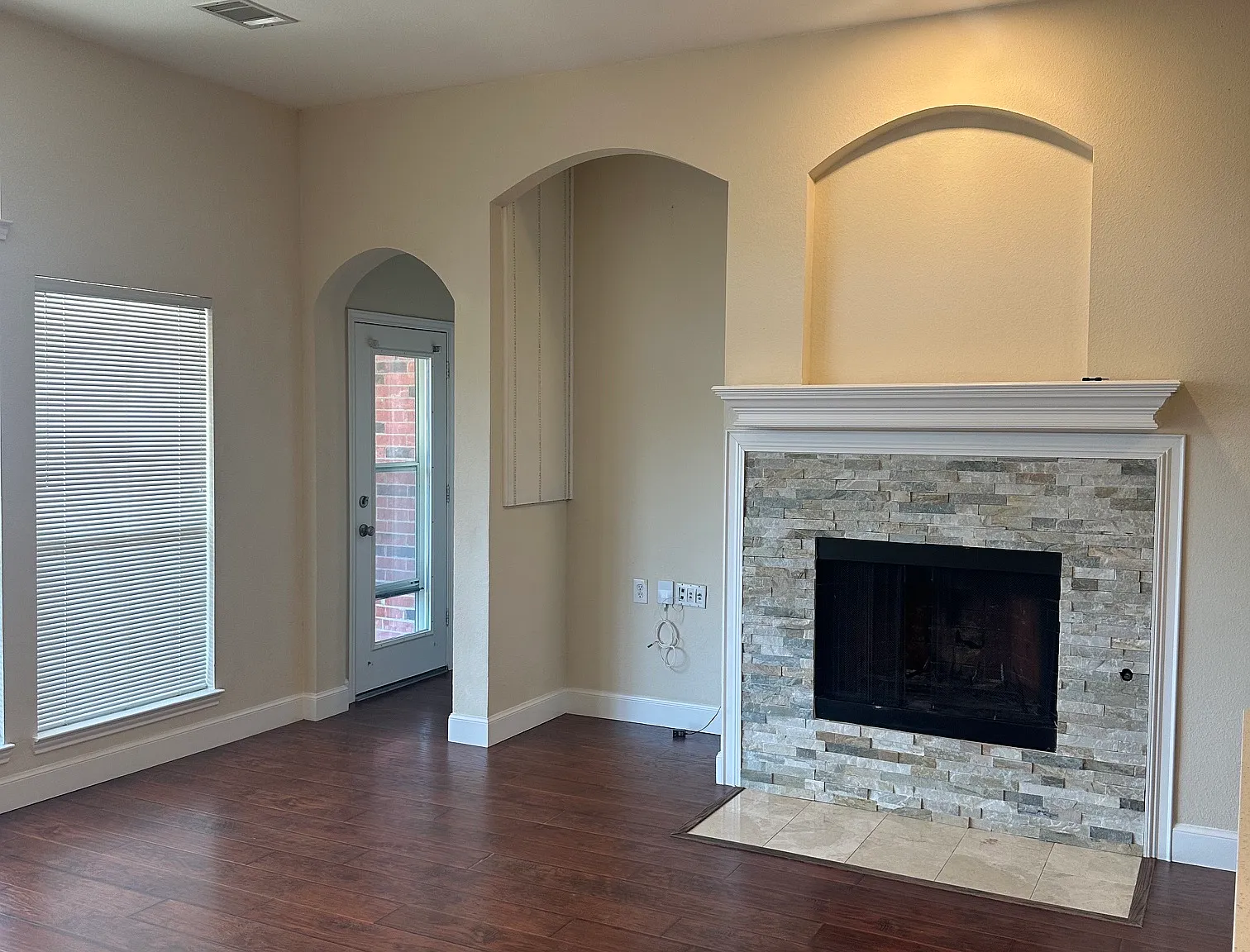4 bed, 1804 sqft, $2,595 — Photo 3