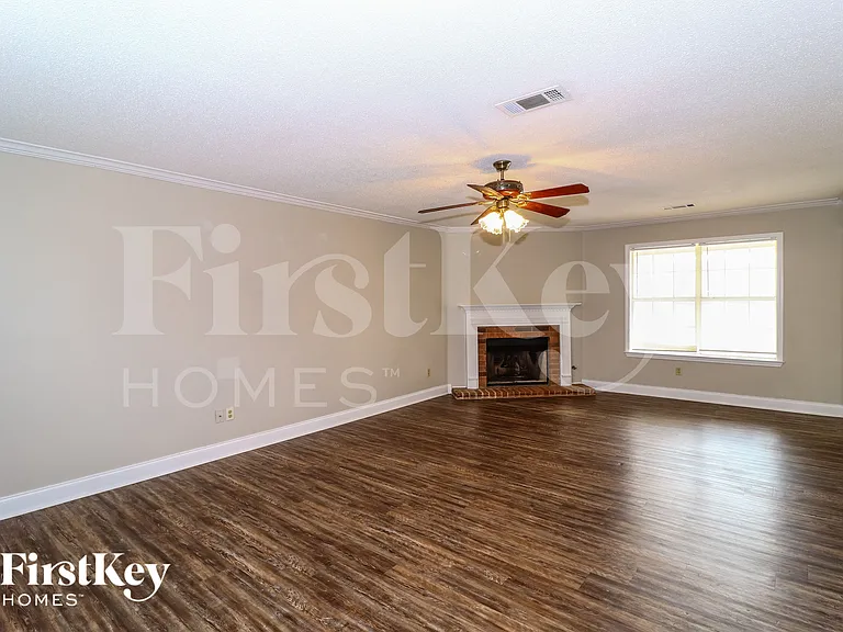 9689 Kingsridge Dr — Photo 3