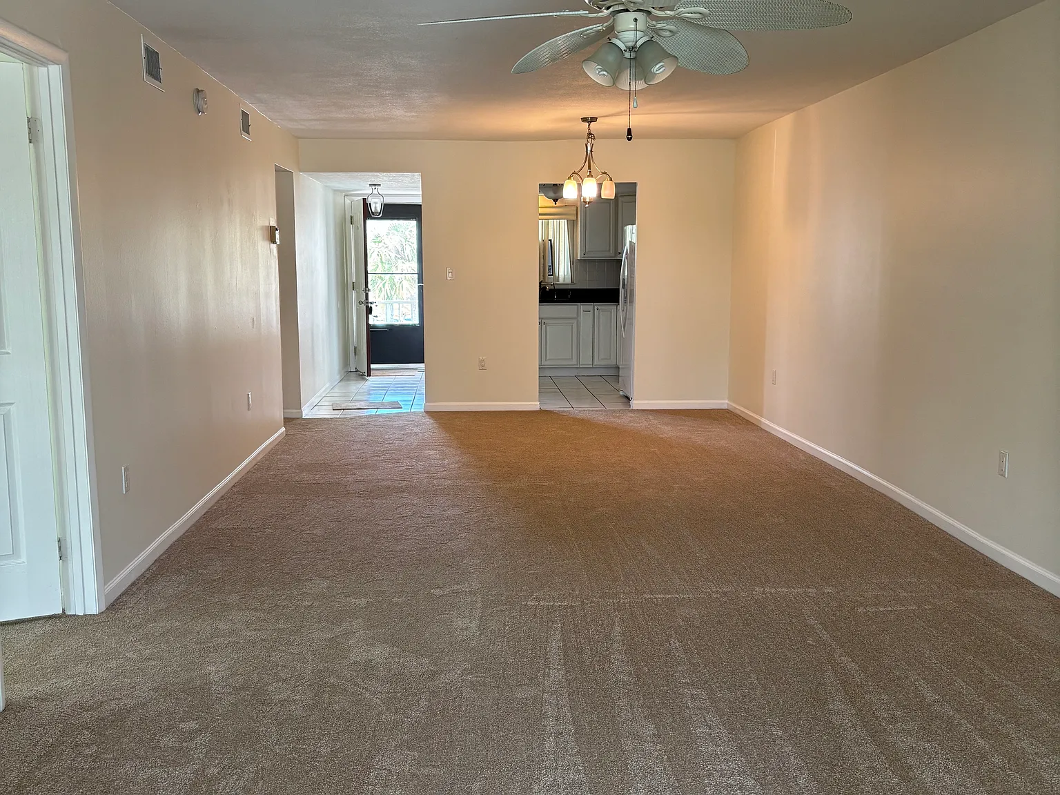 2 bed, 900 sqft, $1,525 — Photo 3