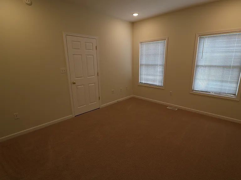 305 S Clifton Ave — Photo 11