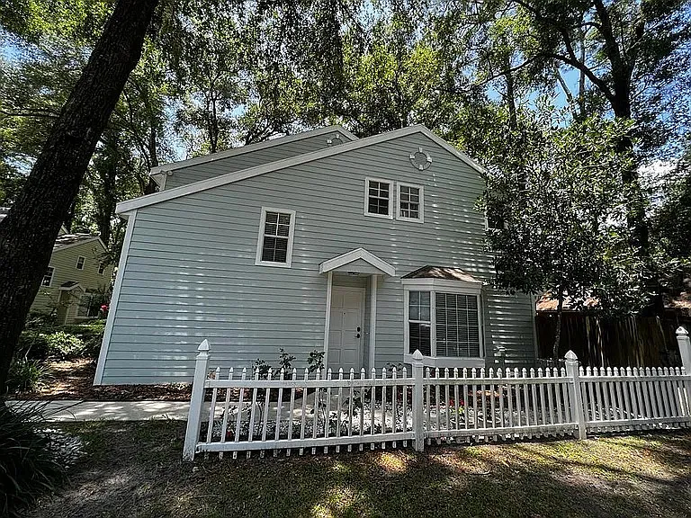 2 bed, 1044 sqft, $1,575 — Photo 2