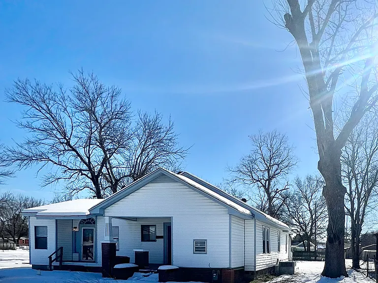 807 W Ragan St — Photo 1