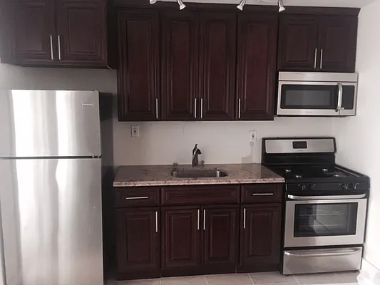 Rented by Premier Metro Realty Corp | media 68