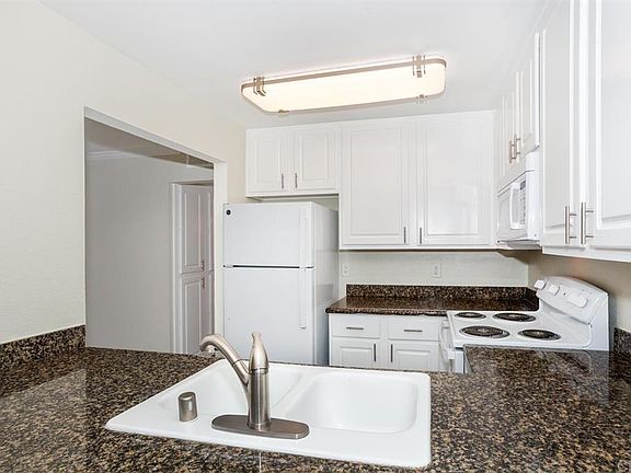 5th image of 589 N Johnson Ave Unit 123