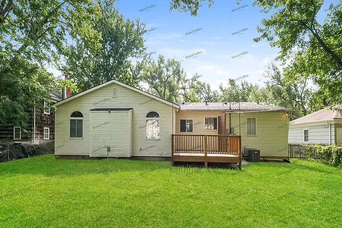 9802 England Dr — Photo 12