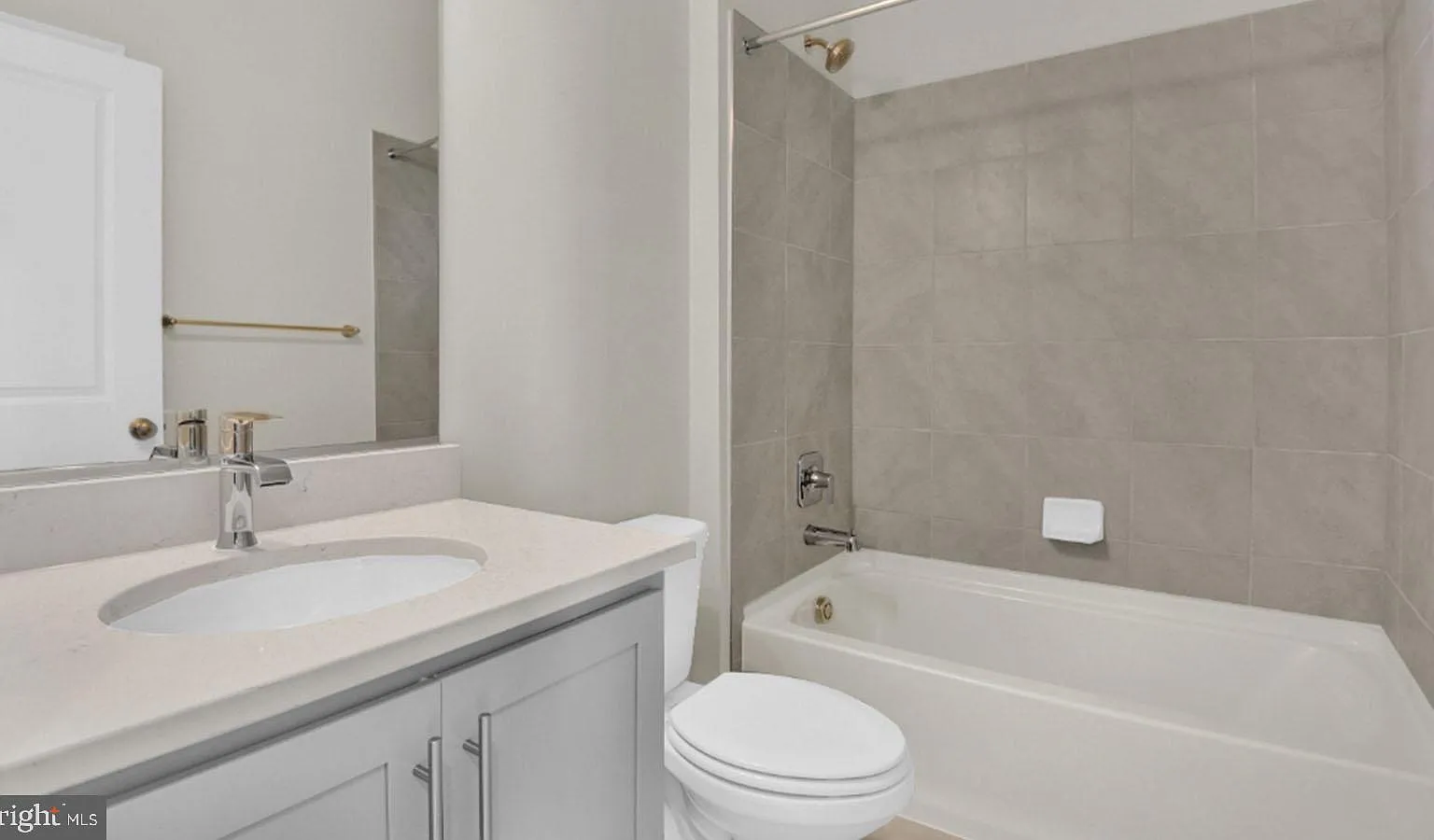 4 bed, 3.5 bath, 2382 sqft, $3,100 — Photo 2