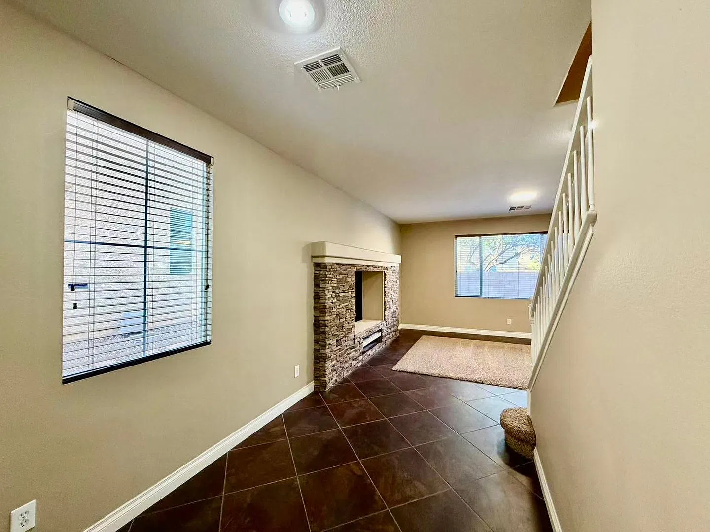 Spacious 3-Bed Home in Mountains Edge with Loft & Patio — Photo 2