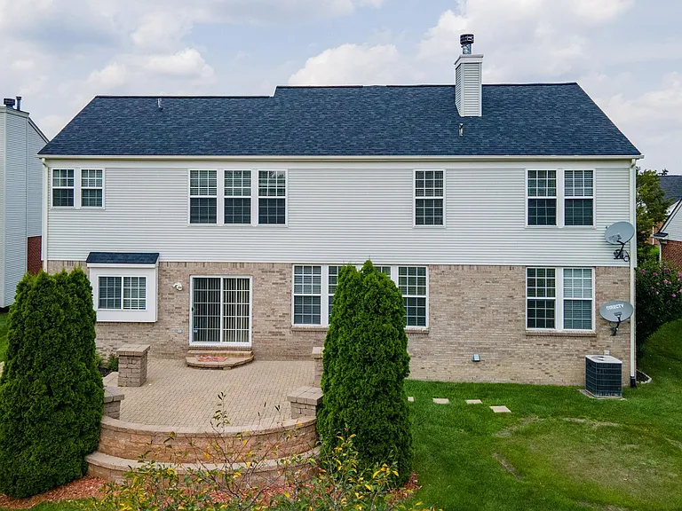 14864 Liri Dr — Photo 32