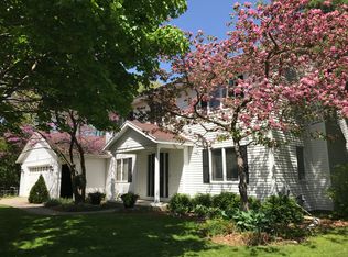 3976 Summit View Dr NE, Grand Rapids, MI 49525