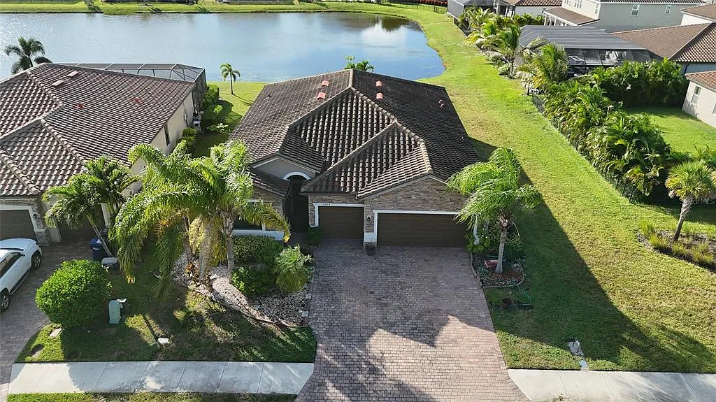 4 bed, 3.0 bath, 2231 sqft, $3,800 — Photo 3