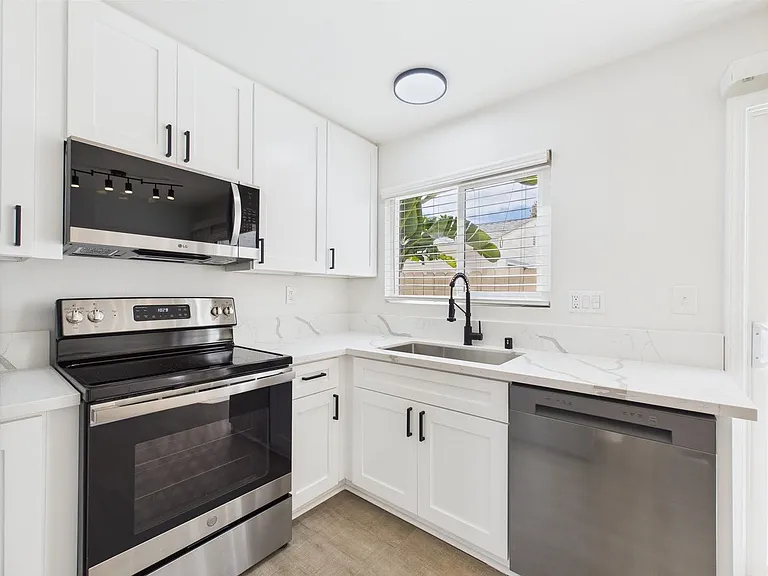 4912 Muir Ave Coastal Living near Beach — Photo 7