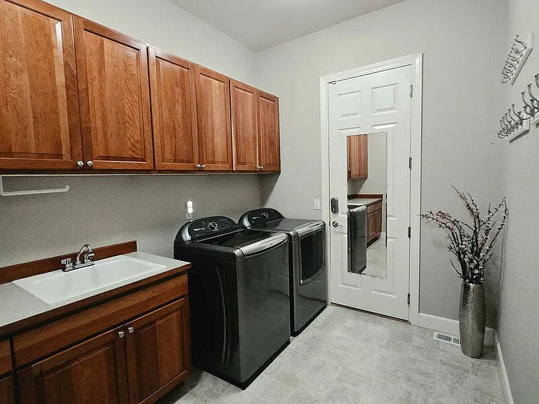 81 Mount Constance Way — Photo 15