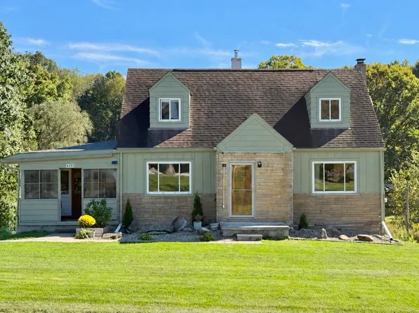 6391 Tuscarawas Rd, Midland, PA 15059