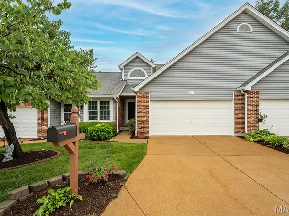 308 Kehrs Mill Bend Ct, Ballwin, MO 63011