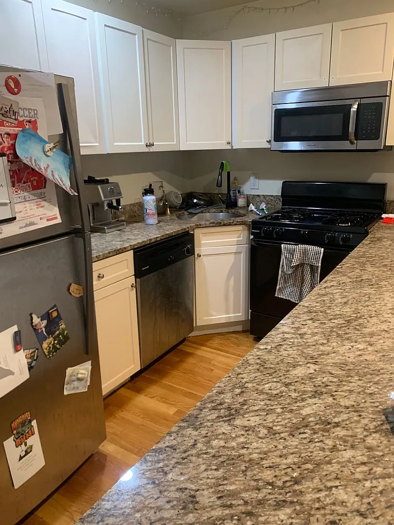 3 Bed Right Across From B.U. ~~ Heat & Hot Water Included — Photo 1