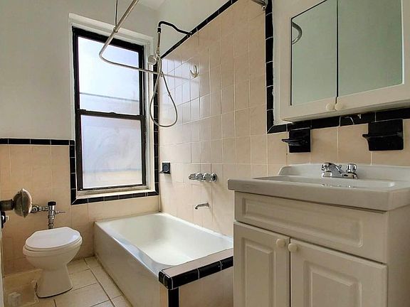 4th image of 4535 44th St APT 2L