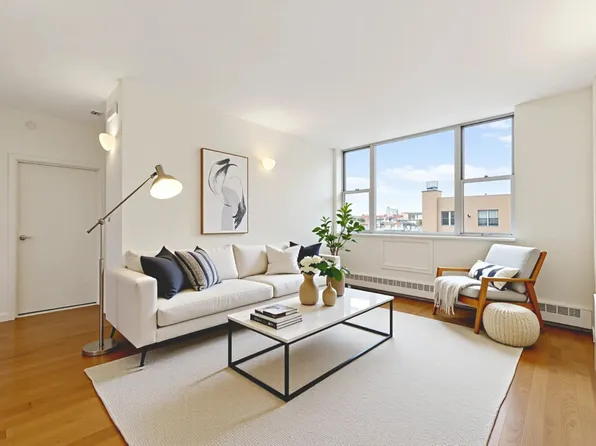 444 Manhattan Avenue image 1 of 10