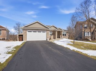 6444 Sunnybrook Ln, Machesney Park, IL 61115