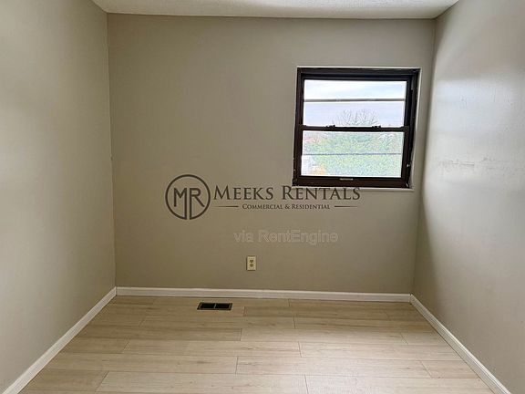 5th image of 205 Fairway Gardens Dr