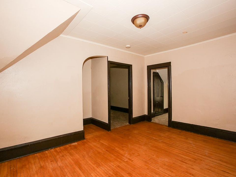 1st image of 2919 Girard Ave N #2