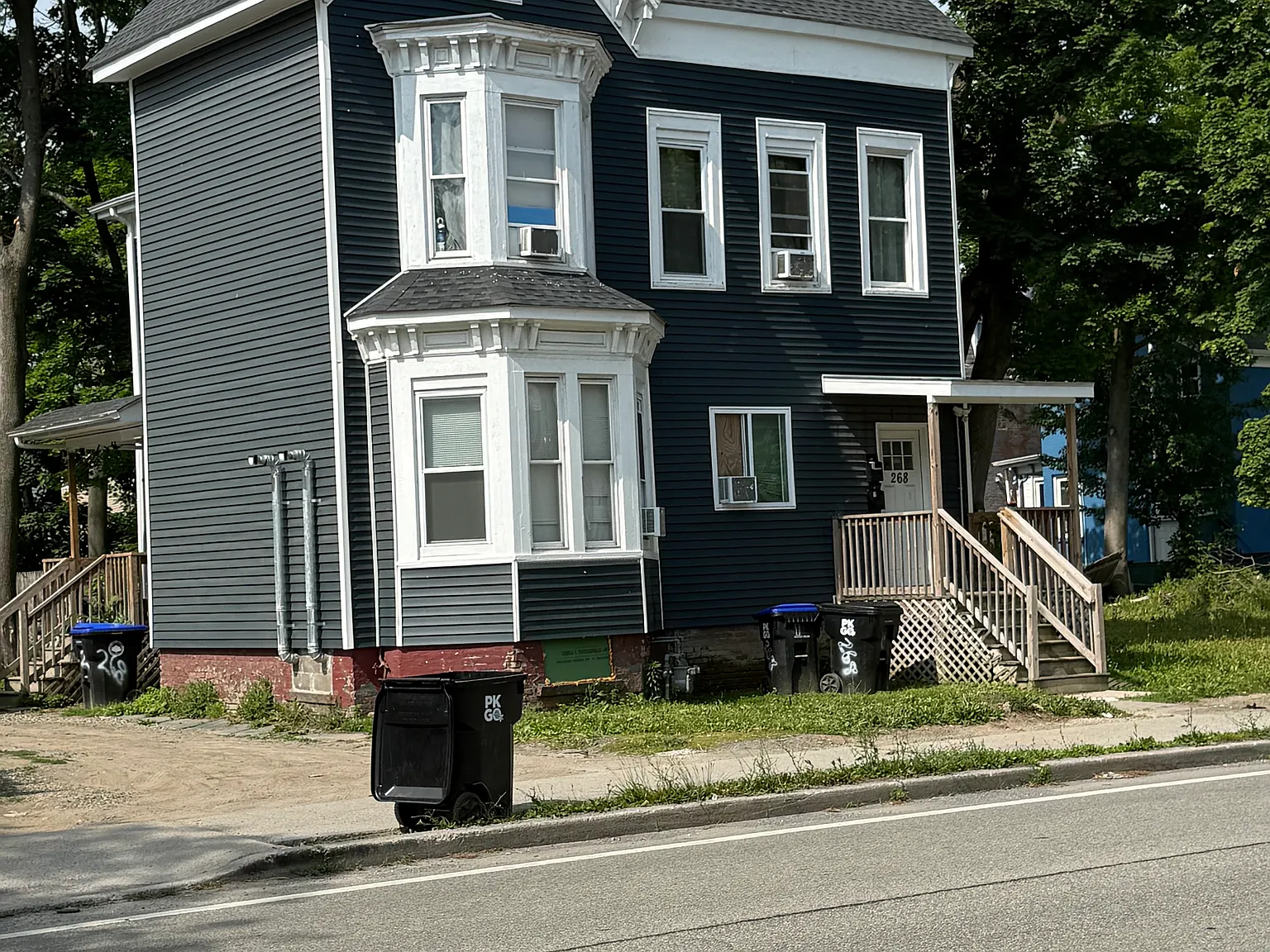 3 bed, $2,000 — Photo 1