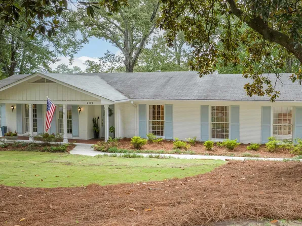2121 Woodhue Cir, Vestavia Hills, AL 35216
