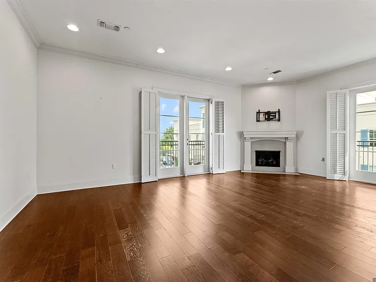8201 Village Plaza Ct — Photo 3