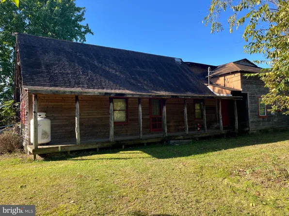 149 Bonneville Dr, Falling Waters, WV 25419