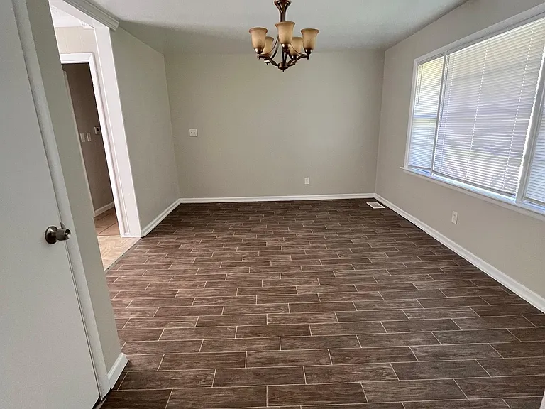 3613 Oakwood Dr — Photo 2