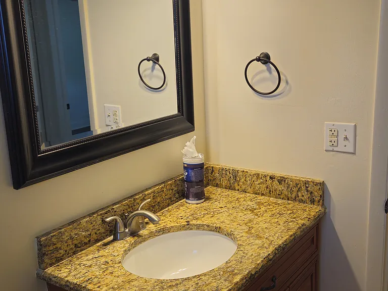 813 Ocean Dr — Photo 10