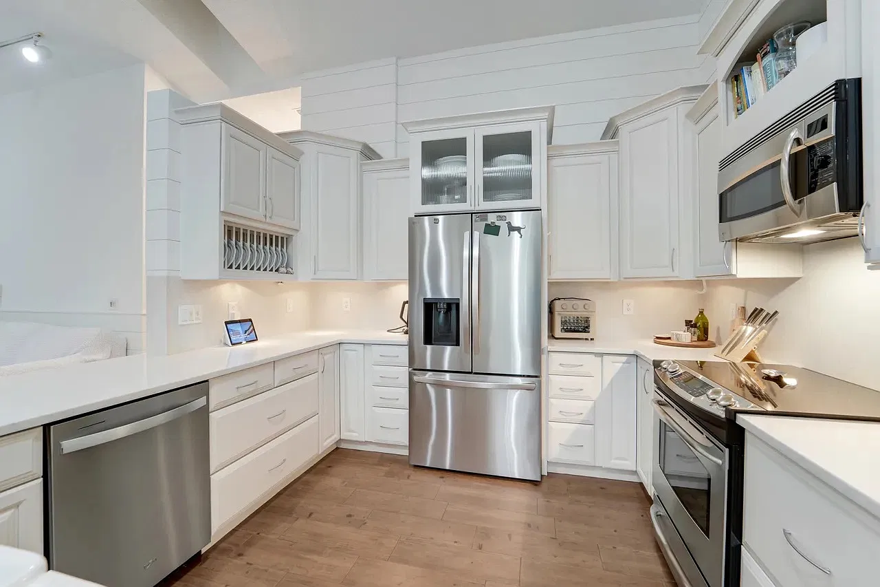 5 bed, 3.5 bath, 3673 sqft, $15,500 — Photo 3